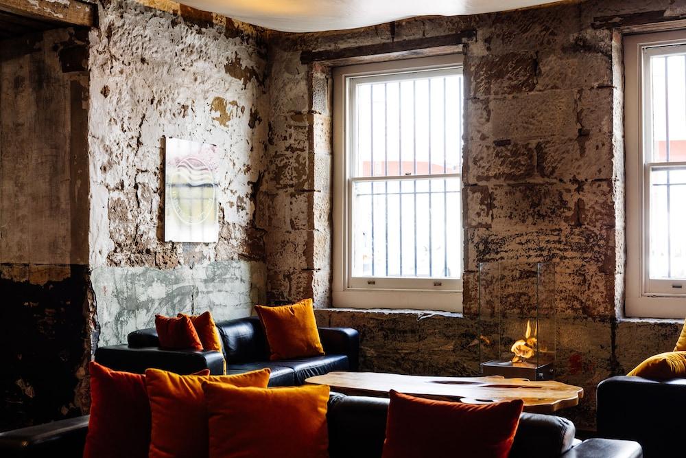 โรงแรมเดอะเฮนรี่โจนส์อาร์ท โฮบาร์ต ภายนอก รูปภาพ The interior of the Old Dispensary