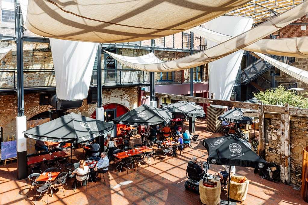 โรงแรมเดอะเฮนรี่โจนส์อาร์ท โฮบาร์ต ภายใน รูปภาพ The patio at the Hotel Santa Fe