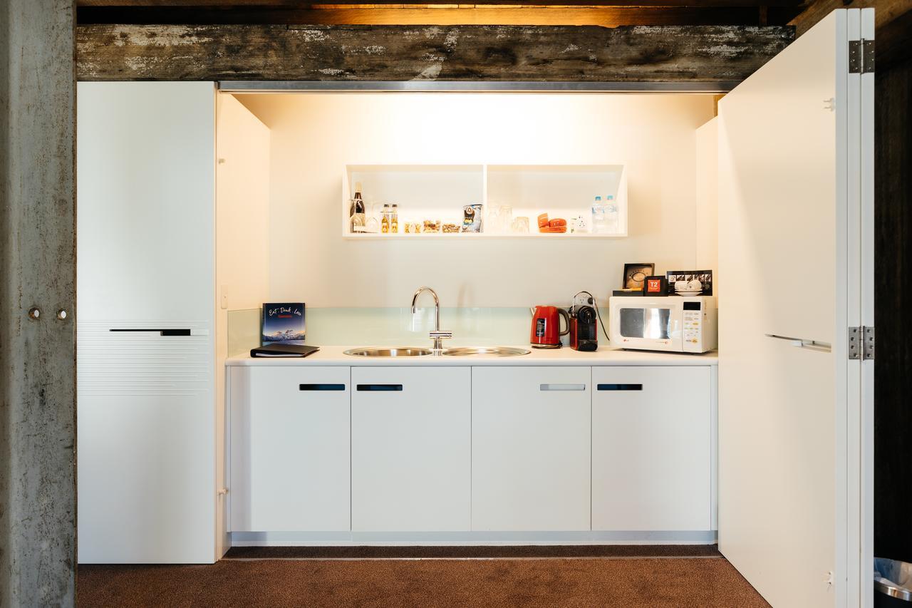 โรงแรมเดอะเฮนรี่โจนส์อาร์ท โฮบาร์ต ภายนอก รูปภาพ A typical kitchenette