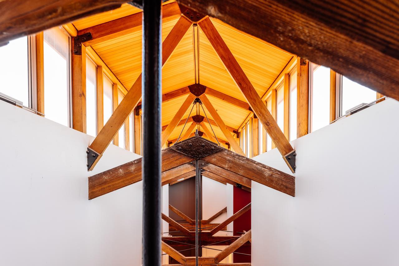 โรงแรมเดอะเฮนรี่โจนส์อาร์ท โฮบาร์ต ภายนอก รูปภาพ The interior of the staircase